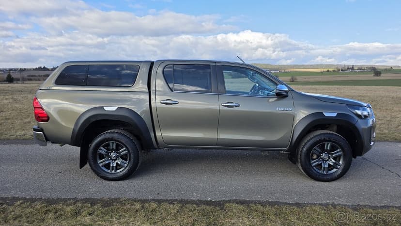 Toyota Hilux 2.8d-4D nové v ČR 1majitel 59430km
