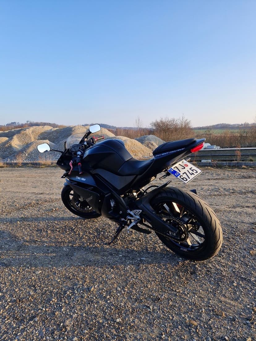 Yamaha YZF-R125, r. v. 2014 – po GO motoru, Akrapovič