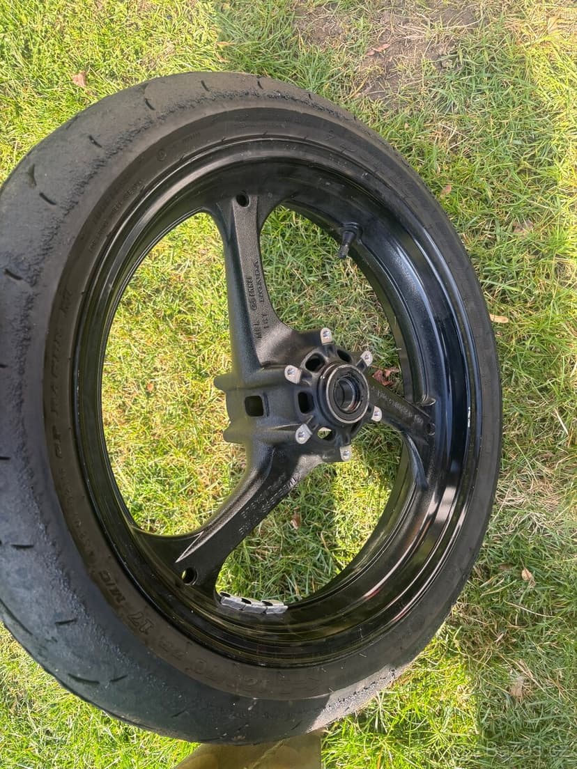 Predni a zadni kolo na Honda CBR 1000RR Fireblade 04-07 SC57