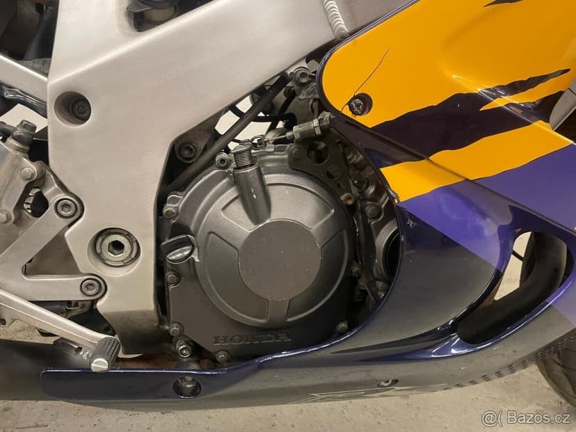 Prodám ZX750 CBR900RR SC28 GSX-R 750