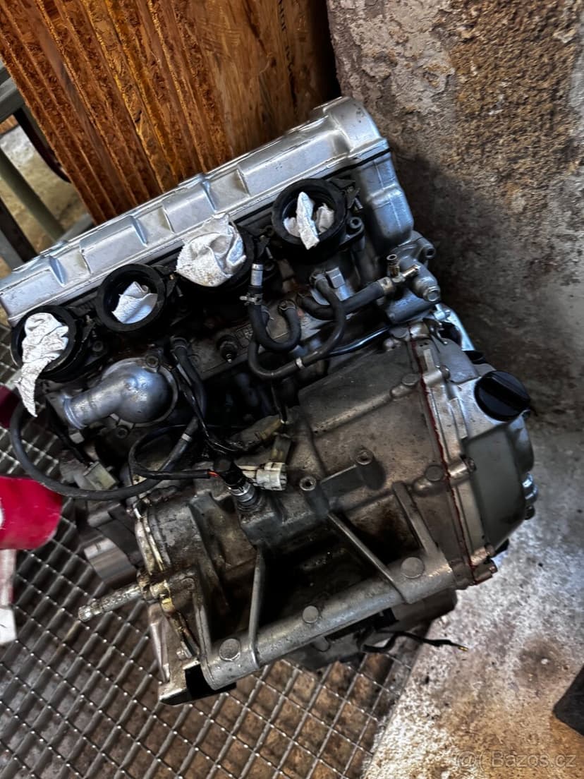 2x motor Yamaha R6 1998-2002