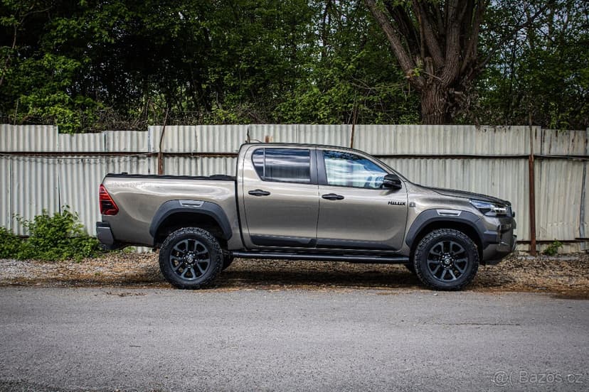 Toyota Hilux 2.8 D 150kW Invincible 1. majiteľ v záruke