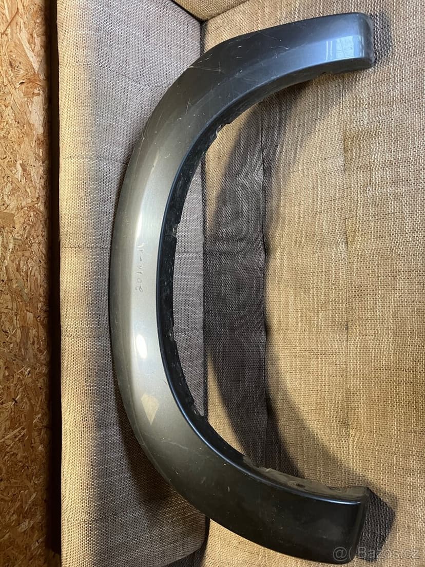 Toyota Hilux lemy blatníku