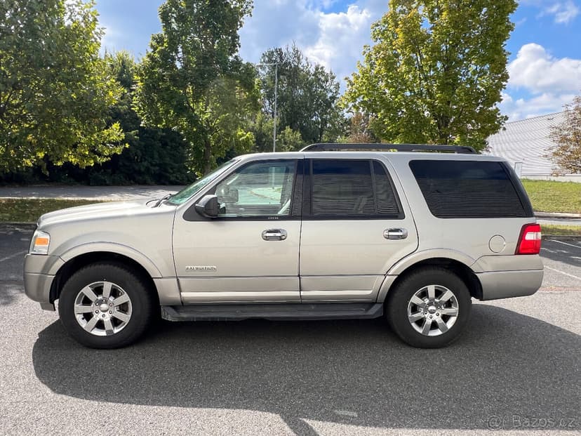 Ford Expedition XLT 5.4 V8, 67 000 km, 1.majitel, 7 míst