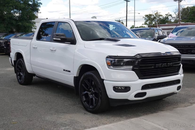 RAM 1500 Laramie 5.7L, pohon 4x4, 2022 rok
