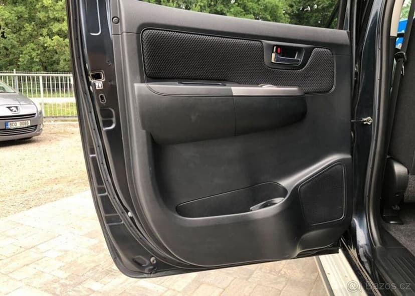 Toyota Hilux 2.5 D-4D nafta manuál 106 kw