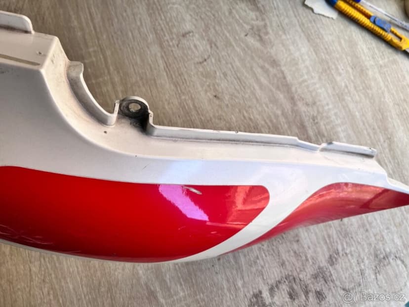 FZR 1000 / 600 boční plast - podsedlový pravý