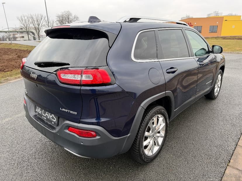 JEEP CHEROKEE 2.0 M-JET //2014 MANUÁL 4x4 XENON NAVI KŮŽE