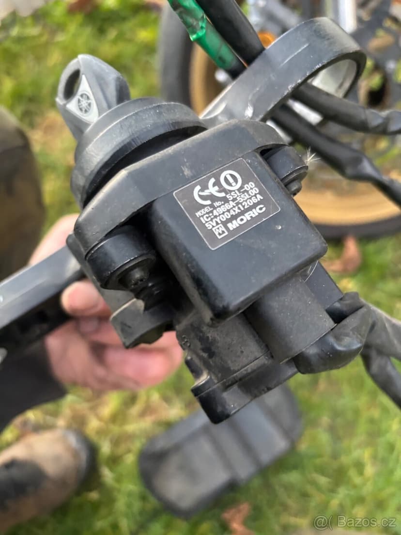 Spinaci skrinka a ridici jednotka na Yamaha R1 04-06 Rn12