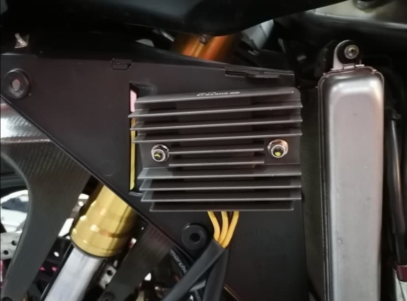 Aprilia Rsv4 11-17 stator + víko dobíjení