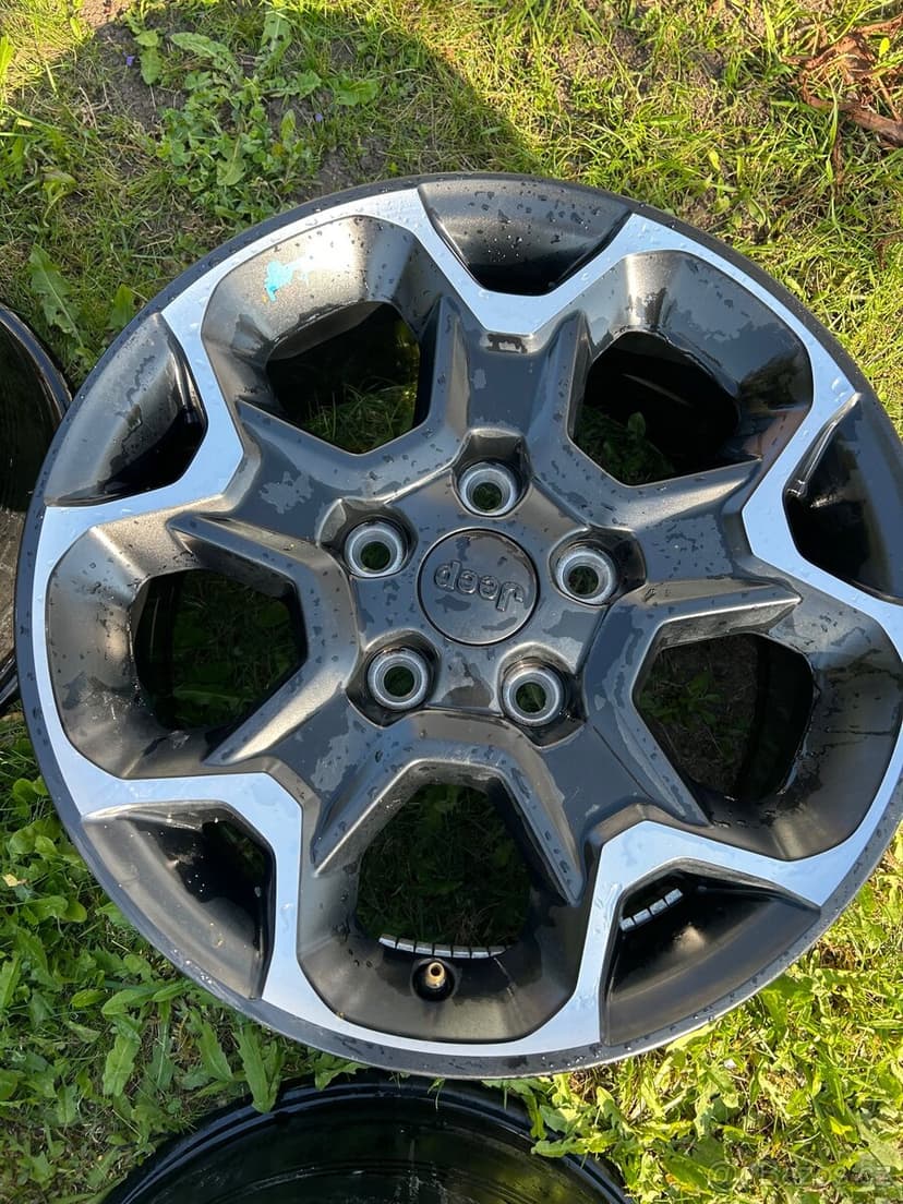 Nové disky alukola kola Jeep Wrangler JL JK Gladiátor r17