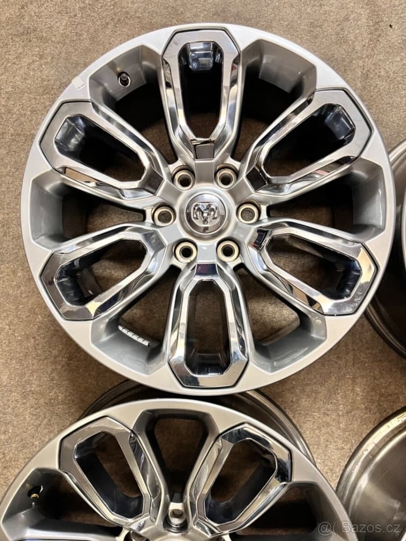 6x129.7 R20 Dodge RAM 1500 5Gen. 2022 Originál Alu - TOP
