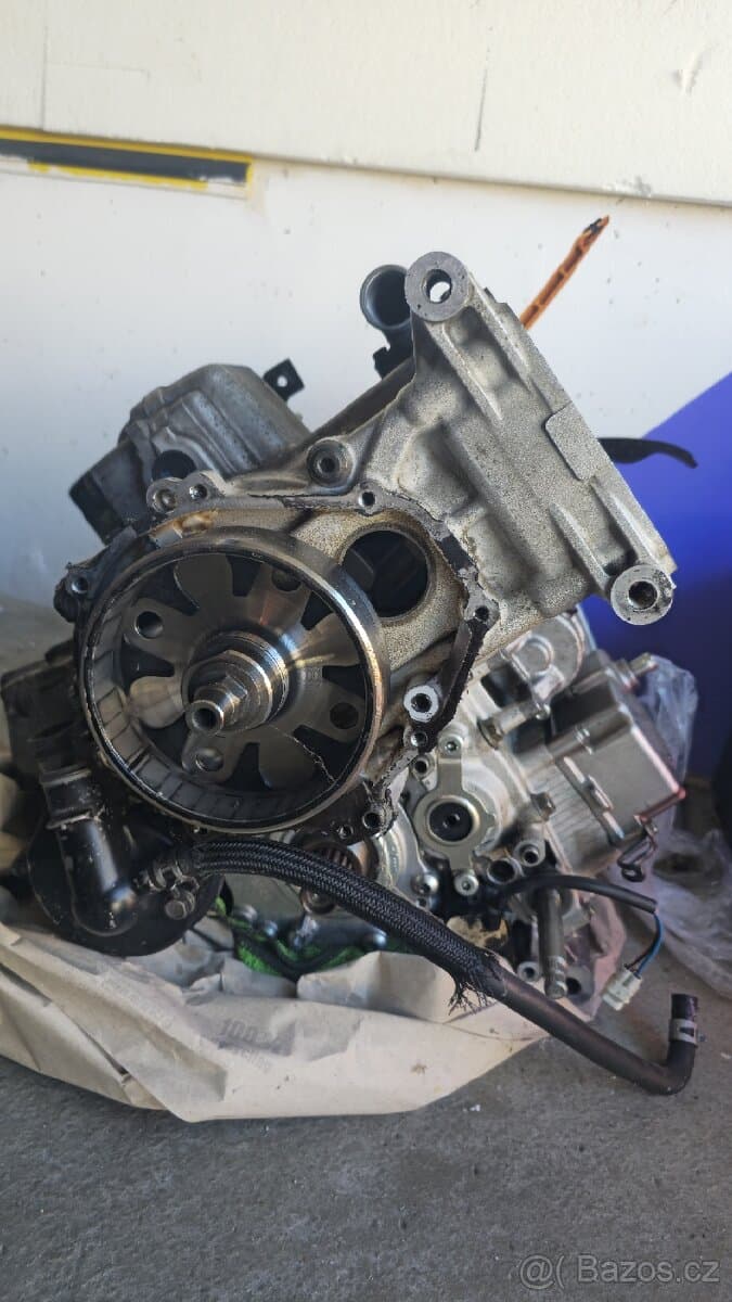 Motor Suzuki GSX-R 1000 L2