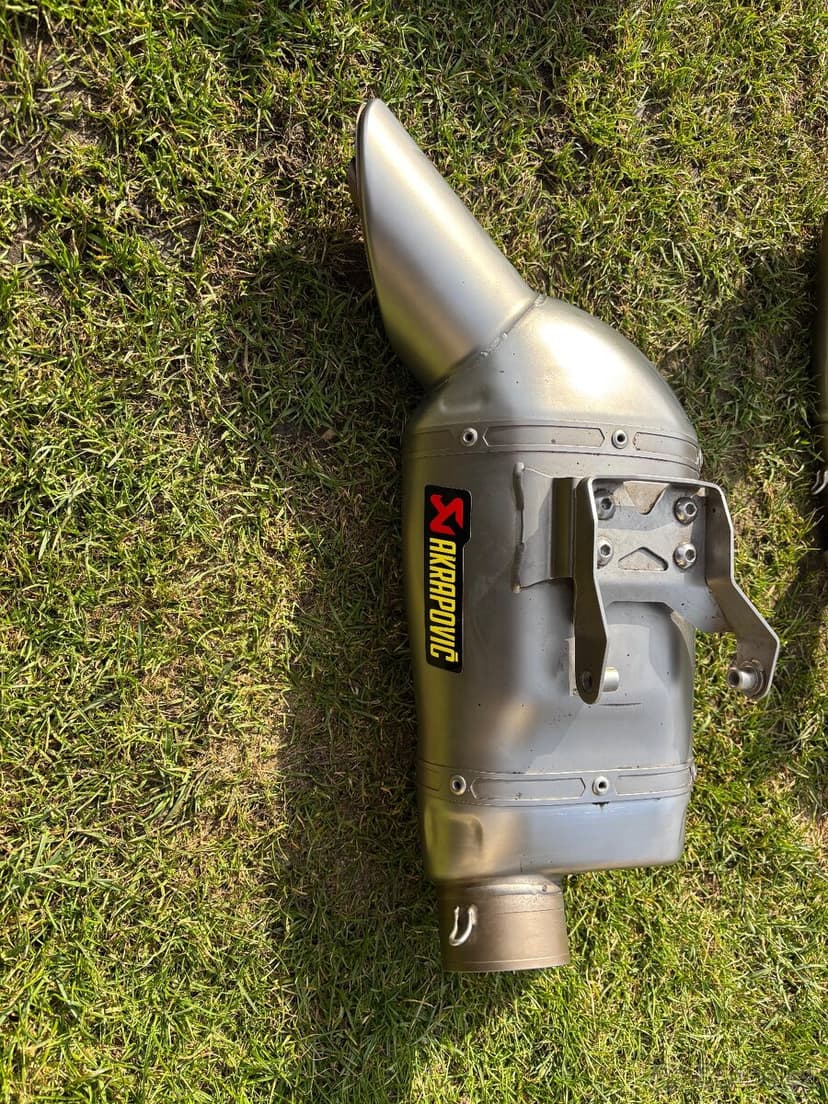 Prodám výfuk Akrapovič na honda cb650 2014/2022