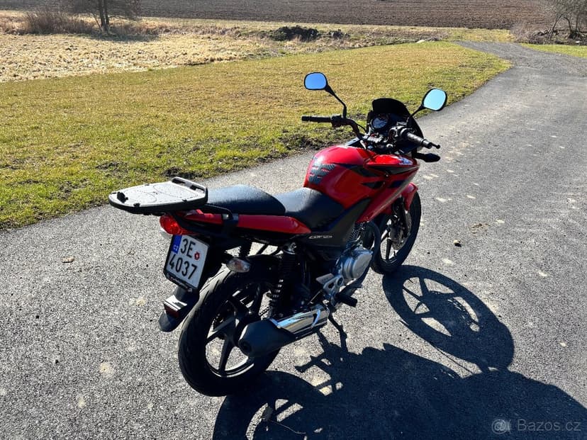 Honda cbf125 r.v.2010 nájezd 15xxx. Stk platná, hezký stav
