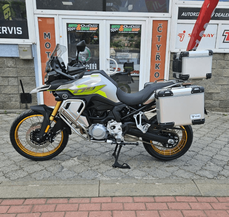 Voge 900 DSX, brzdy Brembo, Kontrola trakce, quickshift