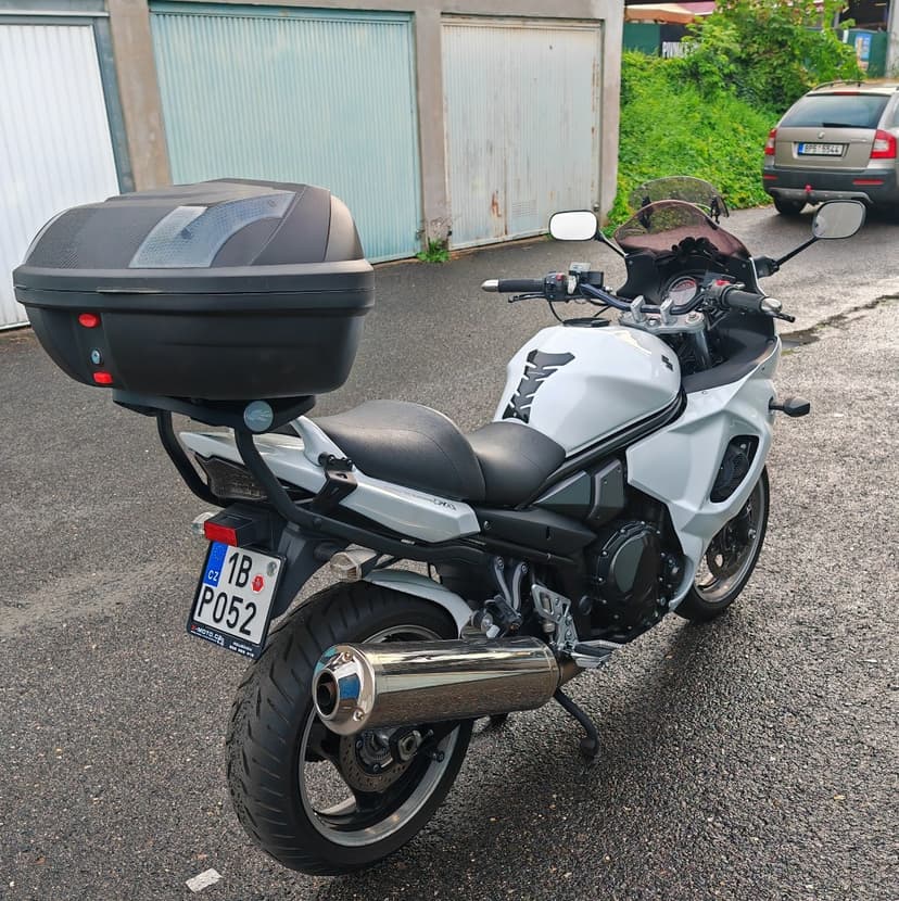 2012 Suzuki GSX 1250 FA nové gumy, olej