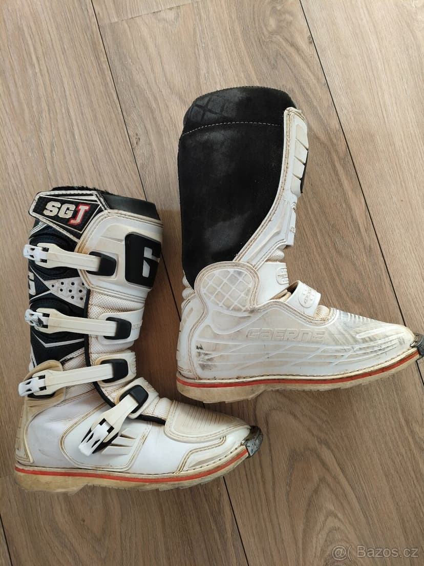 Přilba, boty , brýle motokros