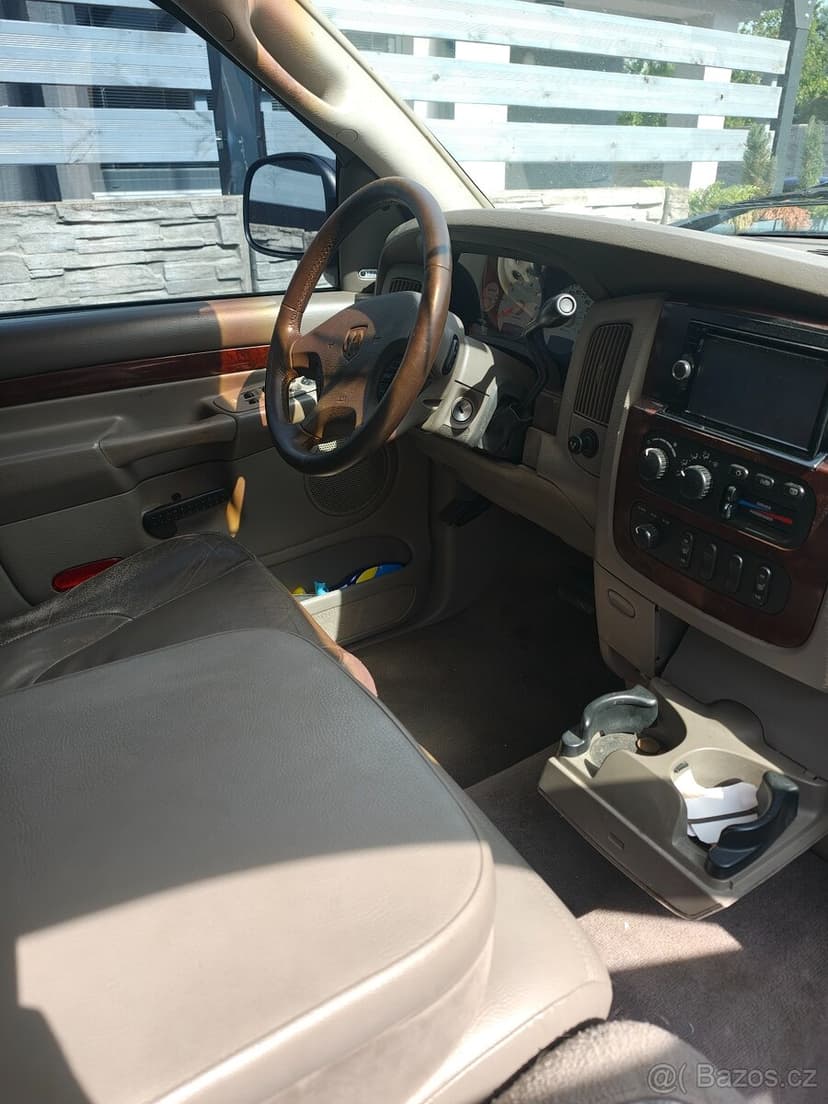 Dodge ram 1500 lifted mnoho úprav LPG 6ti místná kabina