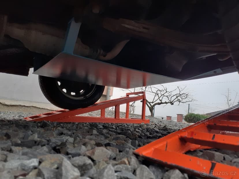 Plech pod motor Felicia