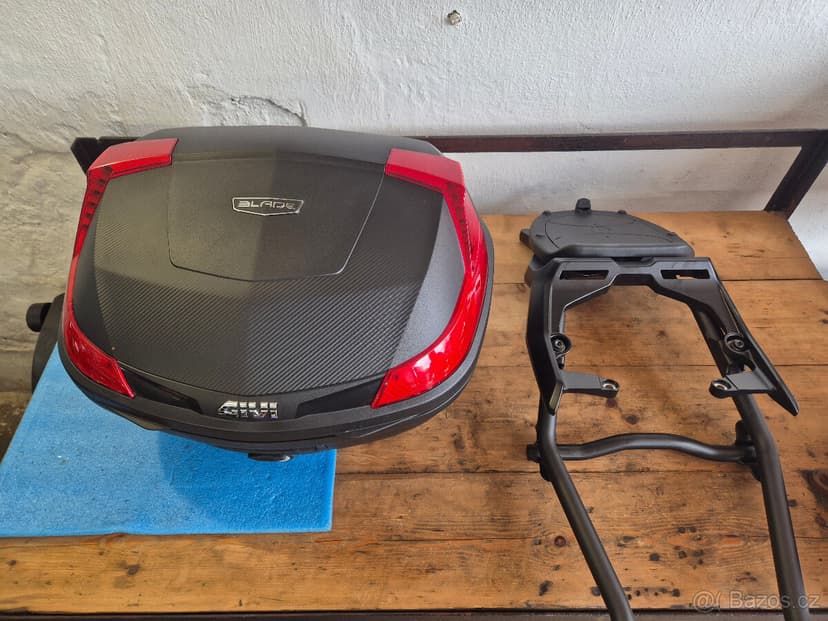 Prodám originální držák kufru YAMAHA a kufr na yamaha MT-07