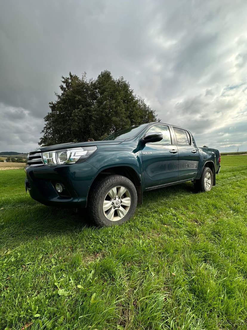 Hilux střední výbava