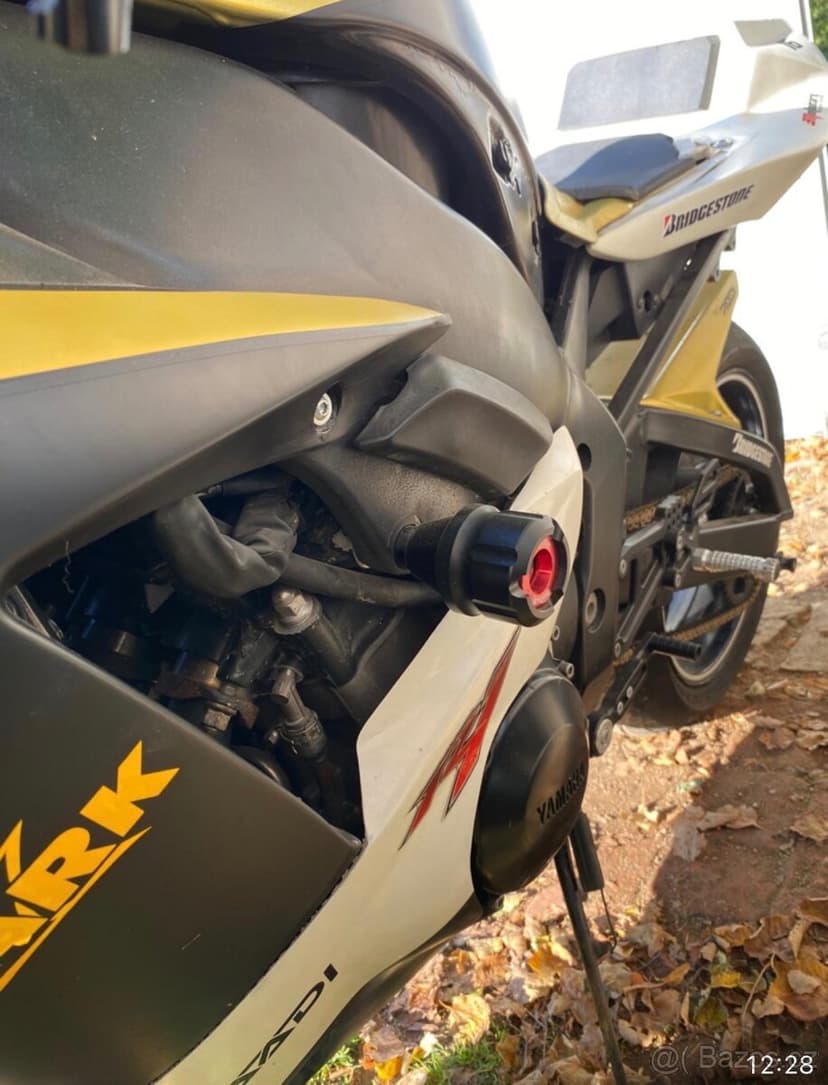 Laminaty vcetne nadrze na Yamaha R1 02-03 Rn09