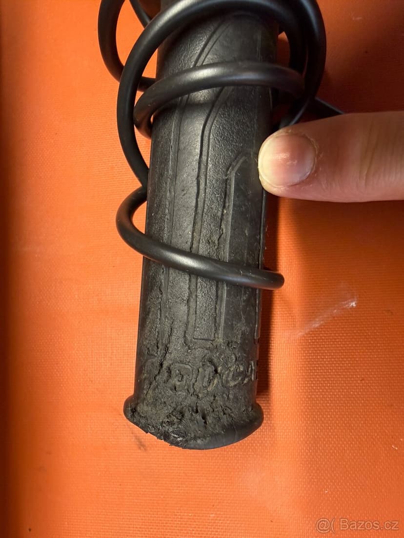 Ducati Streetfighter v4 sada vyhřívaných gripu