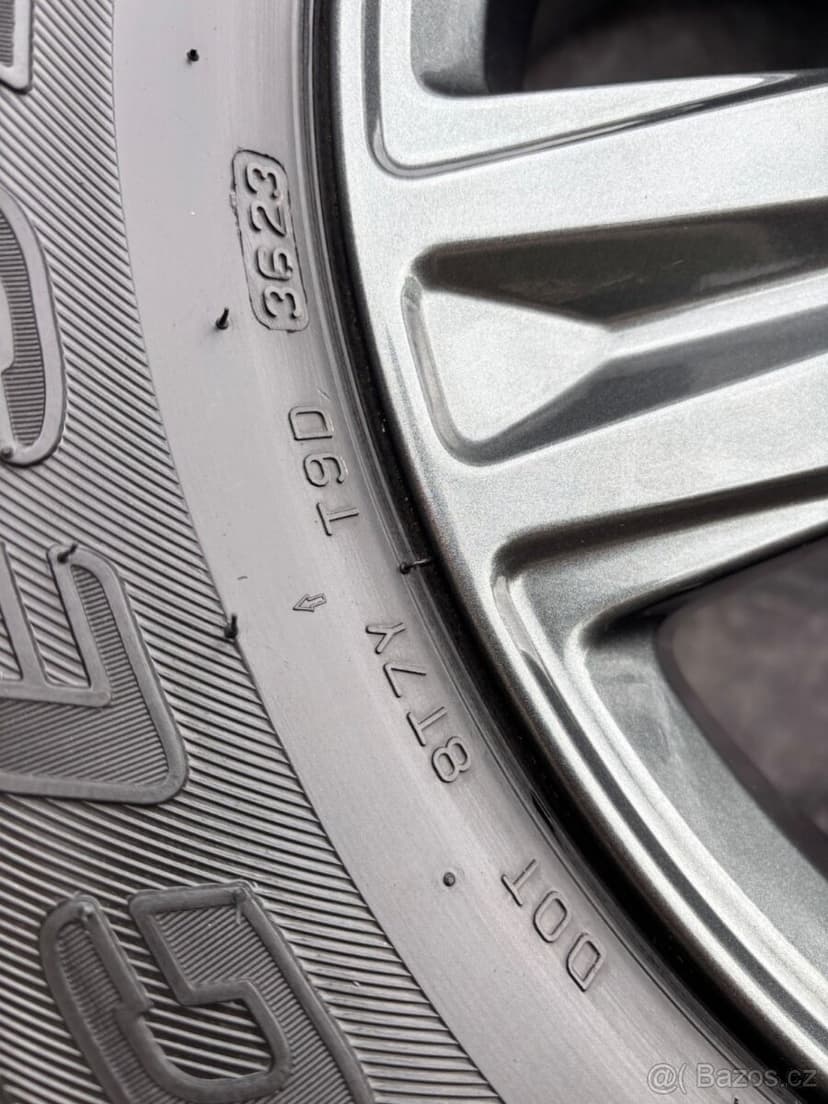 Zánovní alu Toyota Hilux 265/65R17 112S 99% VZORKU