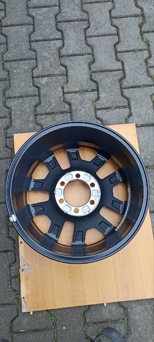 Kola Toyota Hilux R18