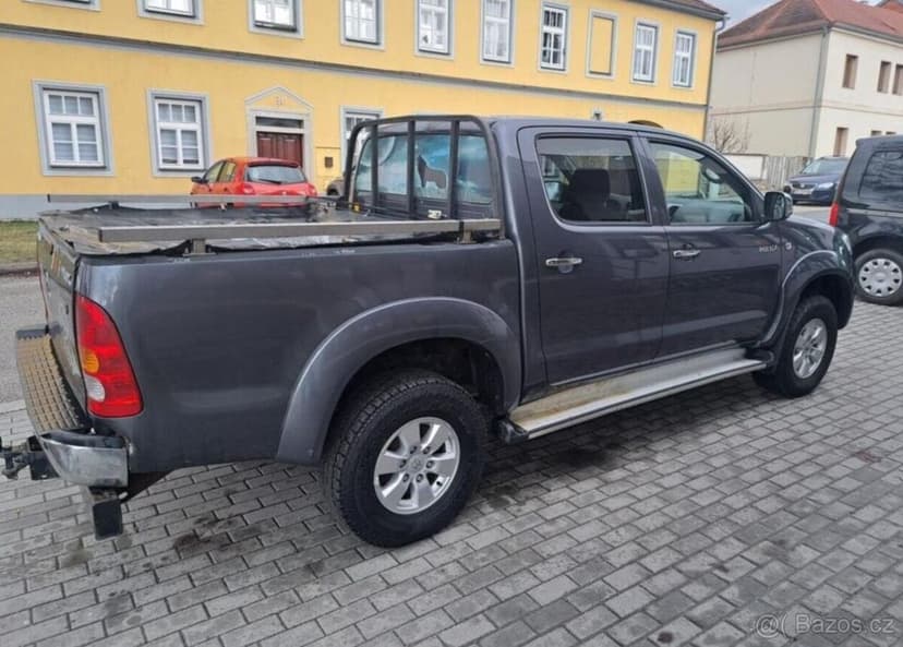 Toyota Hilux 2,5 D4D odp.DPH nafta manuál 106 kw
