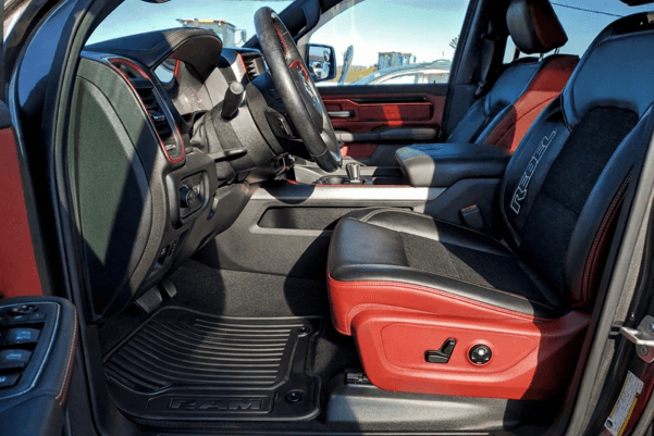 RAM 1500 REBEL ROK 2019 4x4 5.7 HEMI, NEHAVAROVANO, +DPH
