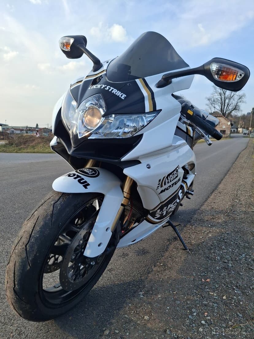 Suzuki gsxr 750 k8