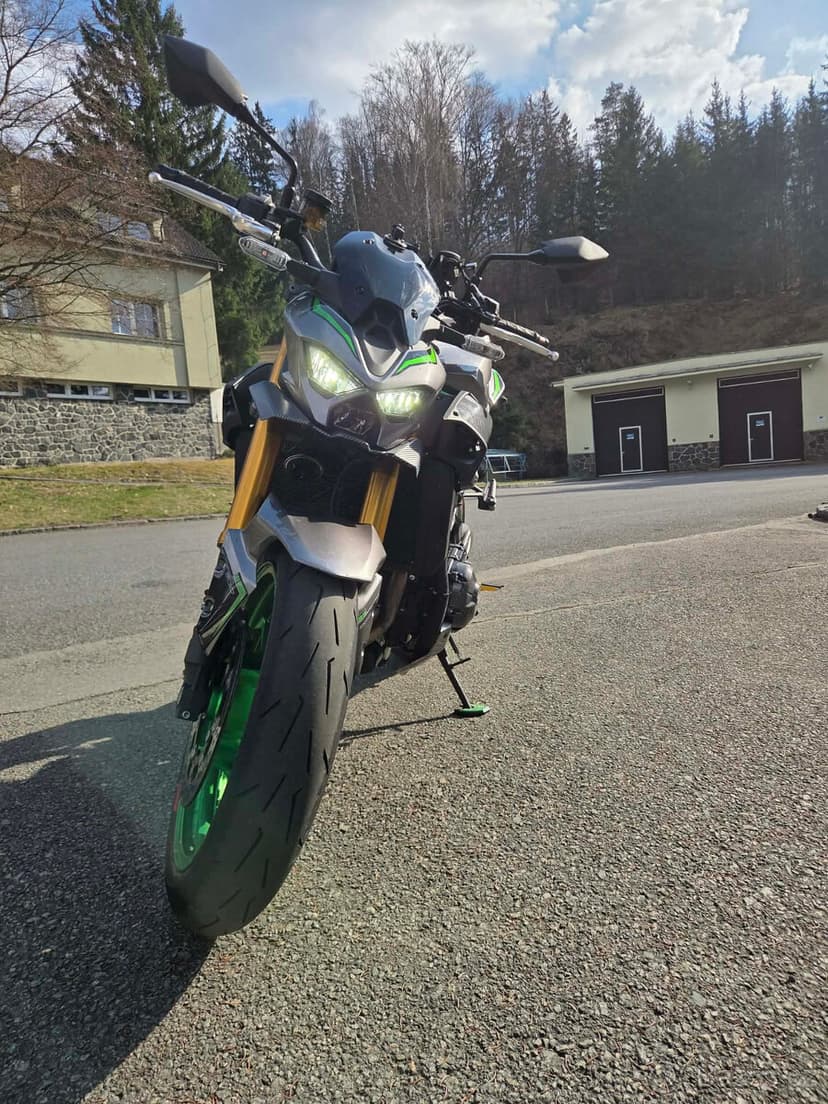 Kawasaki Z900SE 2025