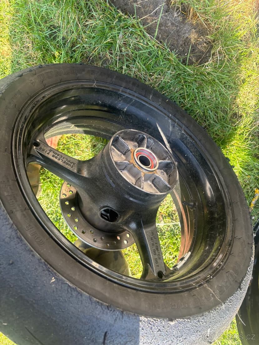 Predni a zadni kolo na Honda CBR 1000RR Fireblade 04-07 SC57