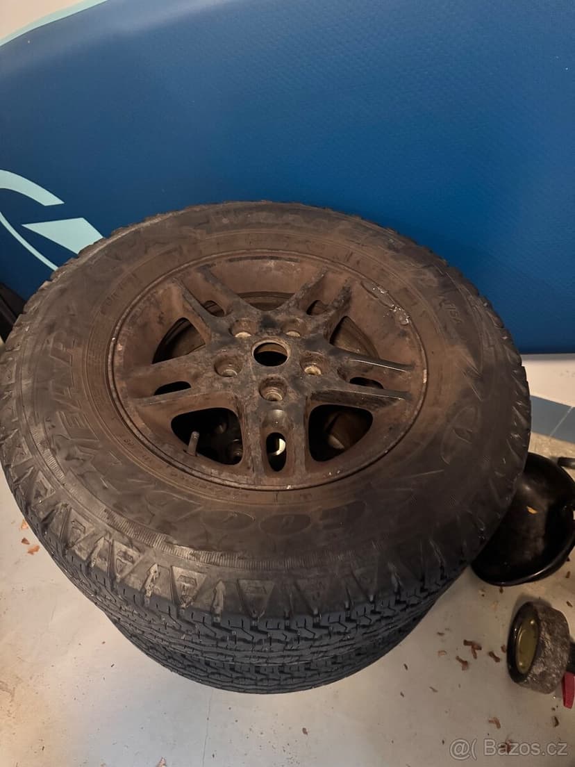 Pneu Goodyear k tomu disky Jeep + zdarma rezerva