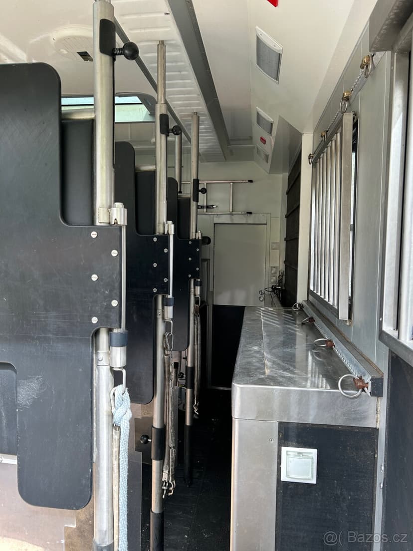 Prodej přeprava koní VOLVO FL STX, 5 koní DOUBLE POP-OUT