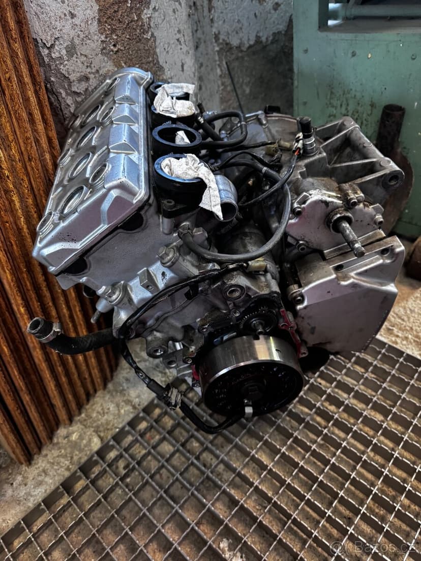 2x motor Yamaha R6 1998-2002