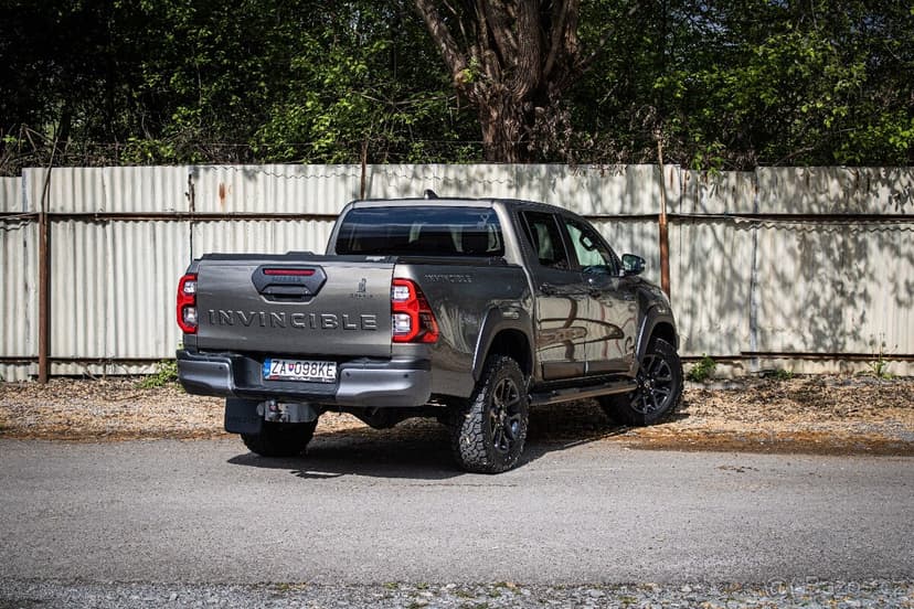 Toyota Hilux 2.8 D 150kW Invincible 1. majiteľ v záruke