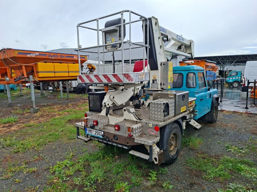 LAND ROVER DEFENDER 130