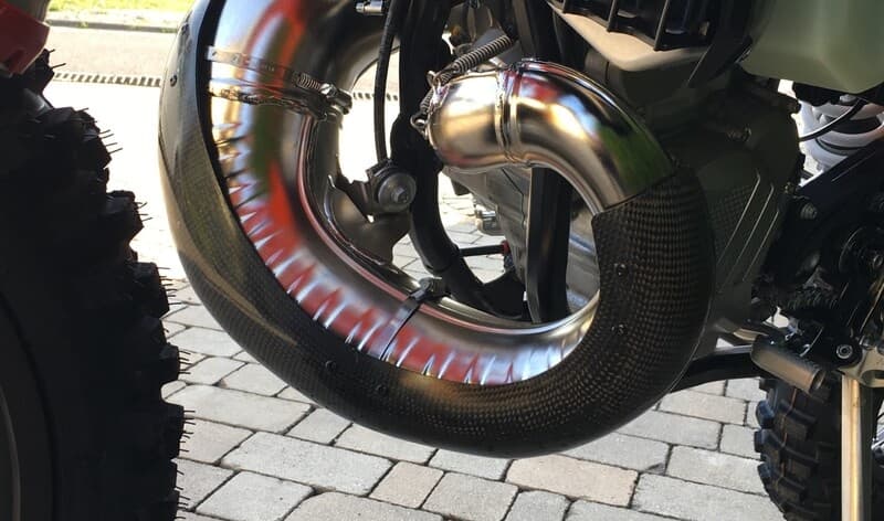 Karbonový kryt výfuku