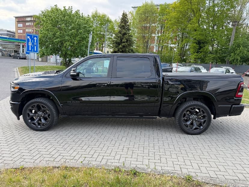 Dodge RAM 1500 5.7 V8 HEMI—LIMITED—2020–ALL BLACK—108.000km—
