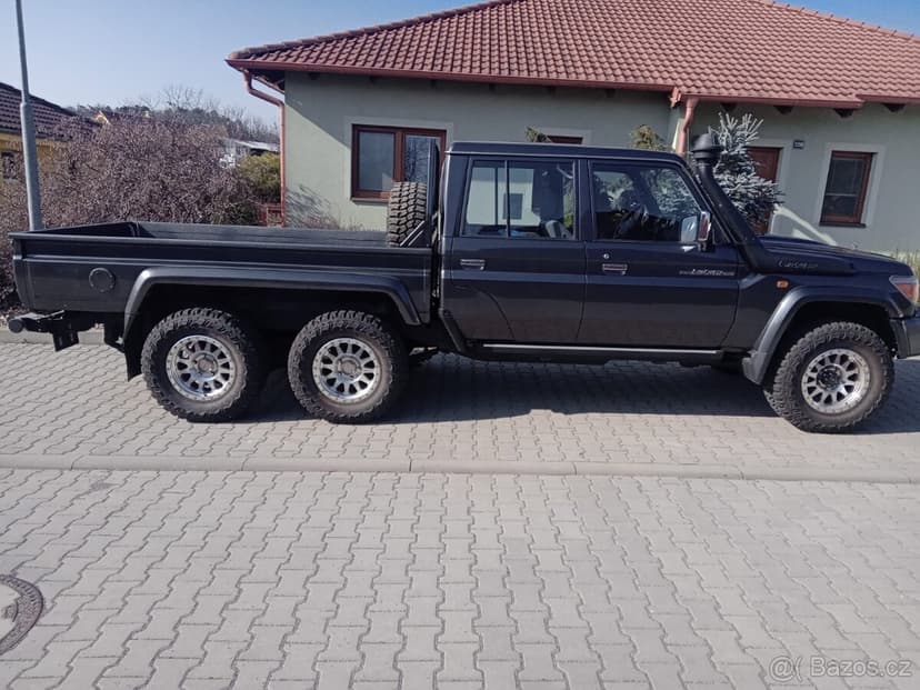 Land Cruiser 79 VDJ 6x6 4,5TD V8 S L E V A