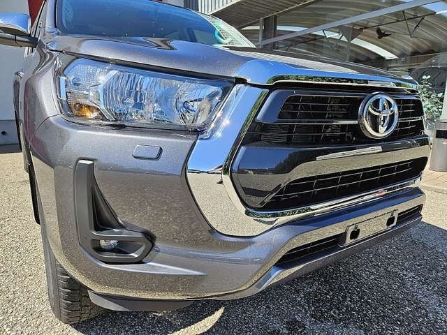 Toyota hilux 2.4 diesel rok 2023 zelená tmavá metalíza