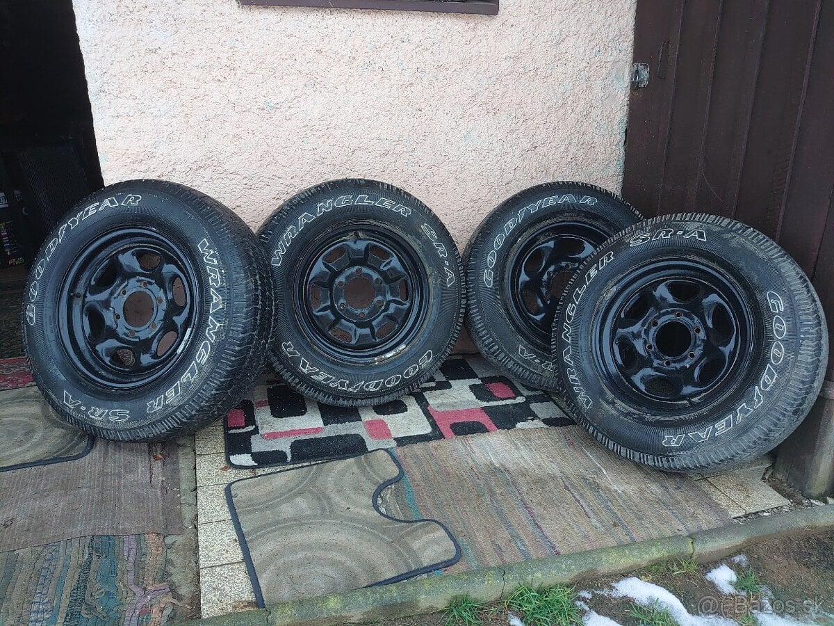 Predám pneu + disky Goodyear Wrangler SR-A 235/70 R16
