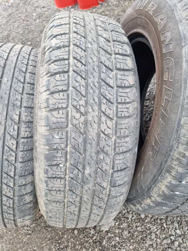 235/70 R16 Goodyear Wrangler