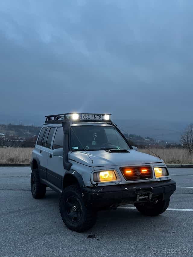 Suzuki vitara offroad