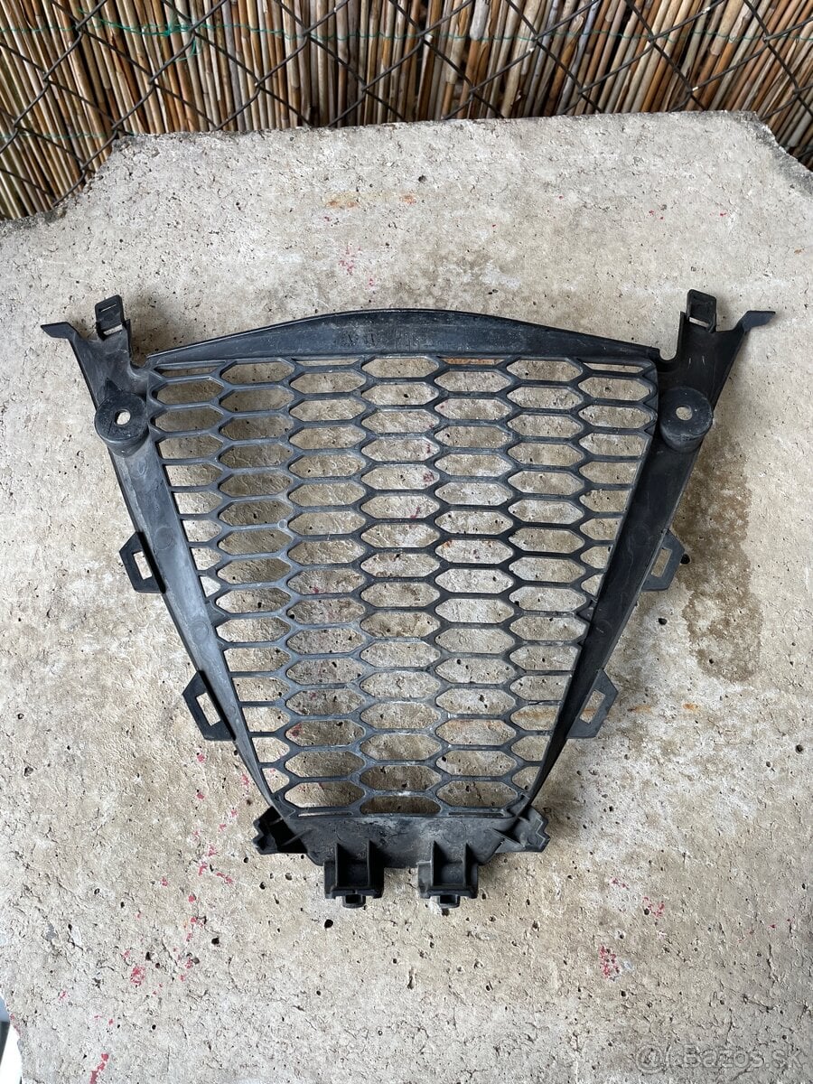 Mriežka v tvare písmena V na Suzuki GSX-R 1000 K7 K8