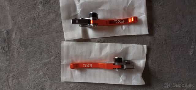 Brzdová a spojkova páčka