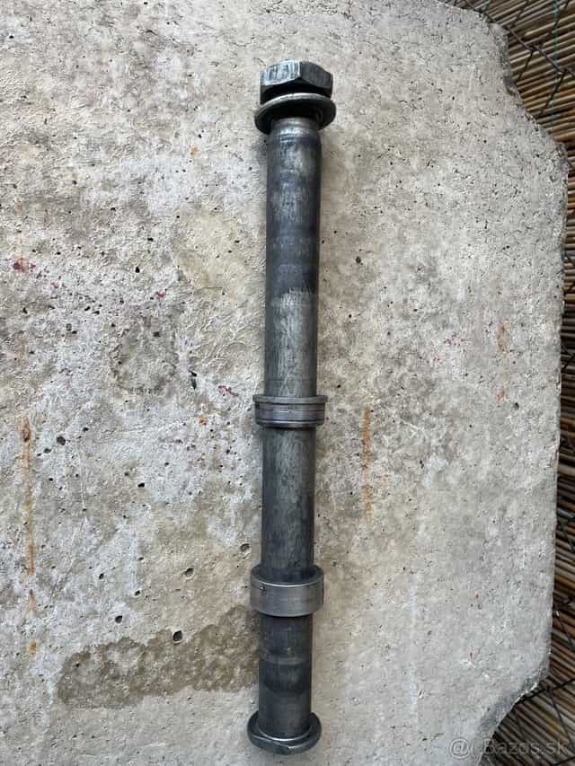 Zadná os kolesa Suzuki GSX-R 1000 K7 K8